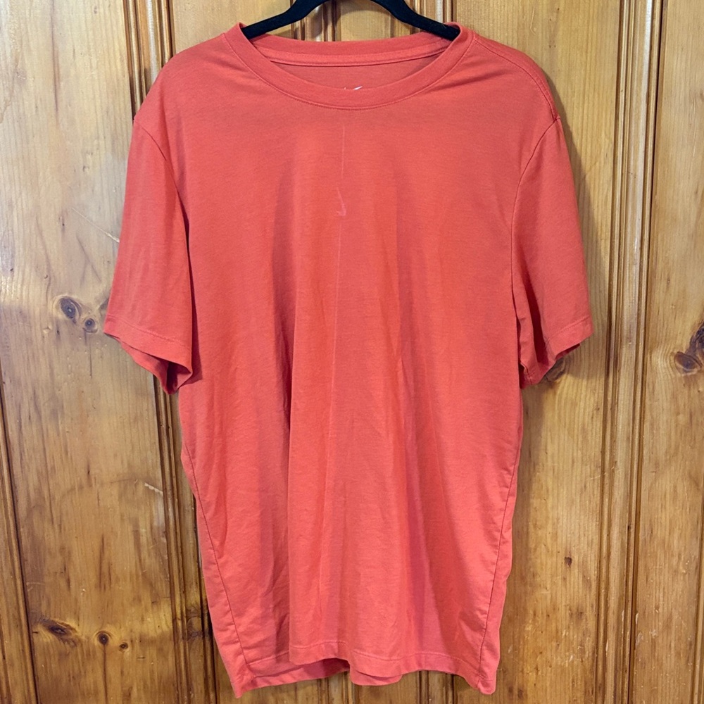 Nike Men's Orange Short Sleeve Tee - Size Lsrge